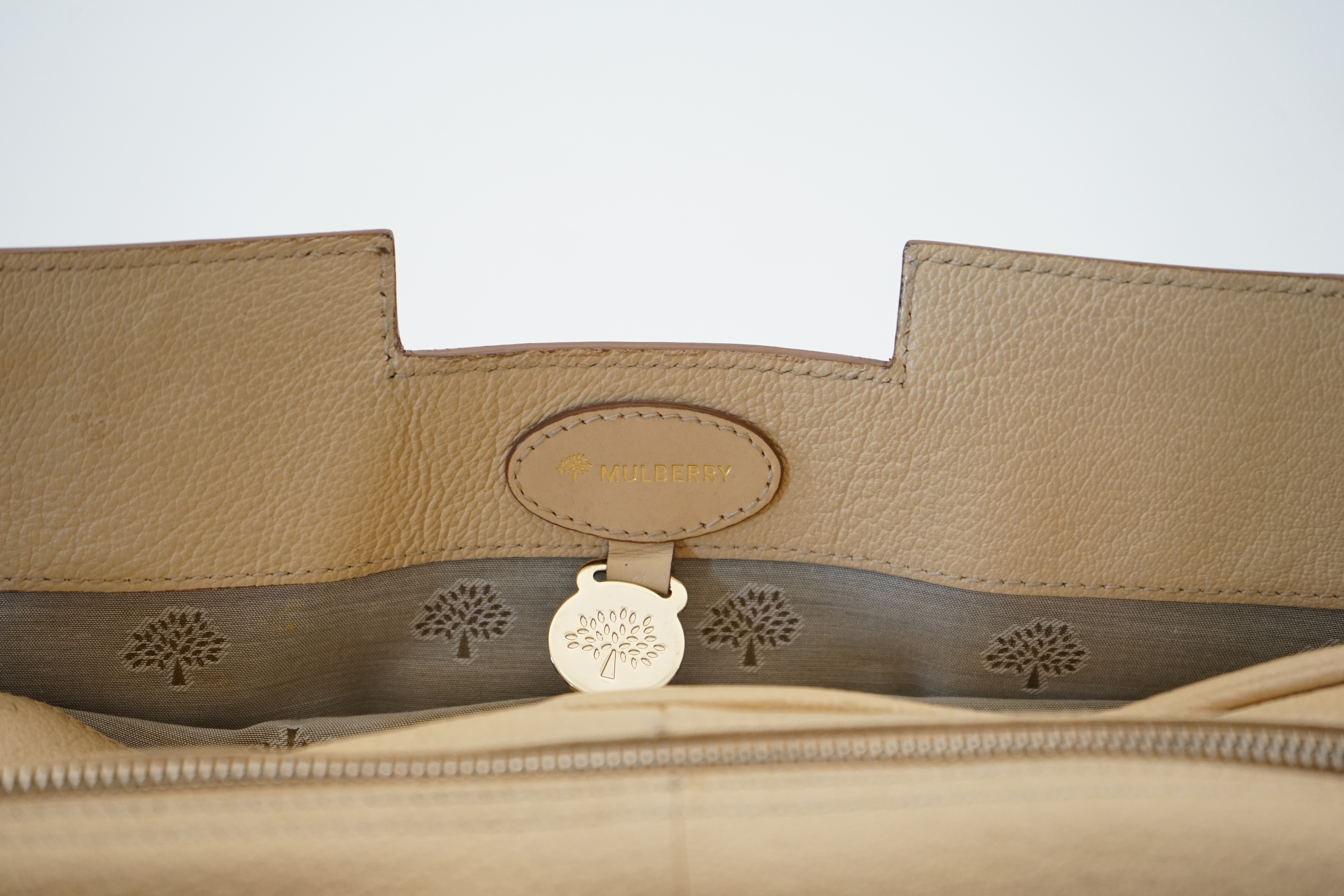 A Mulberry Fitzrovia beige tote/shoulder bag width 27cm, depth 15cm, height 22cm